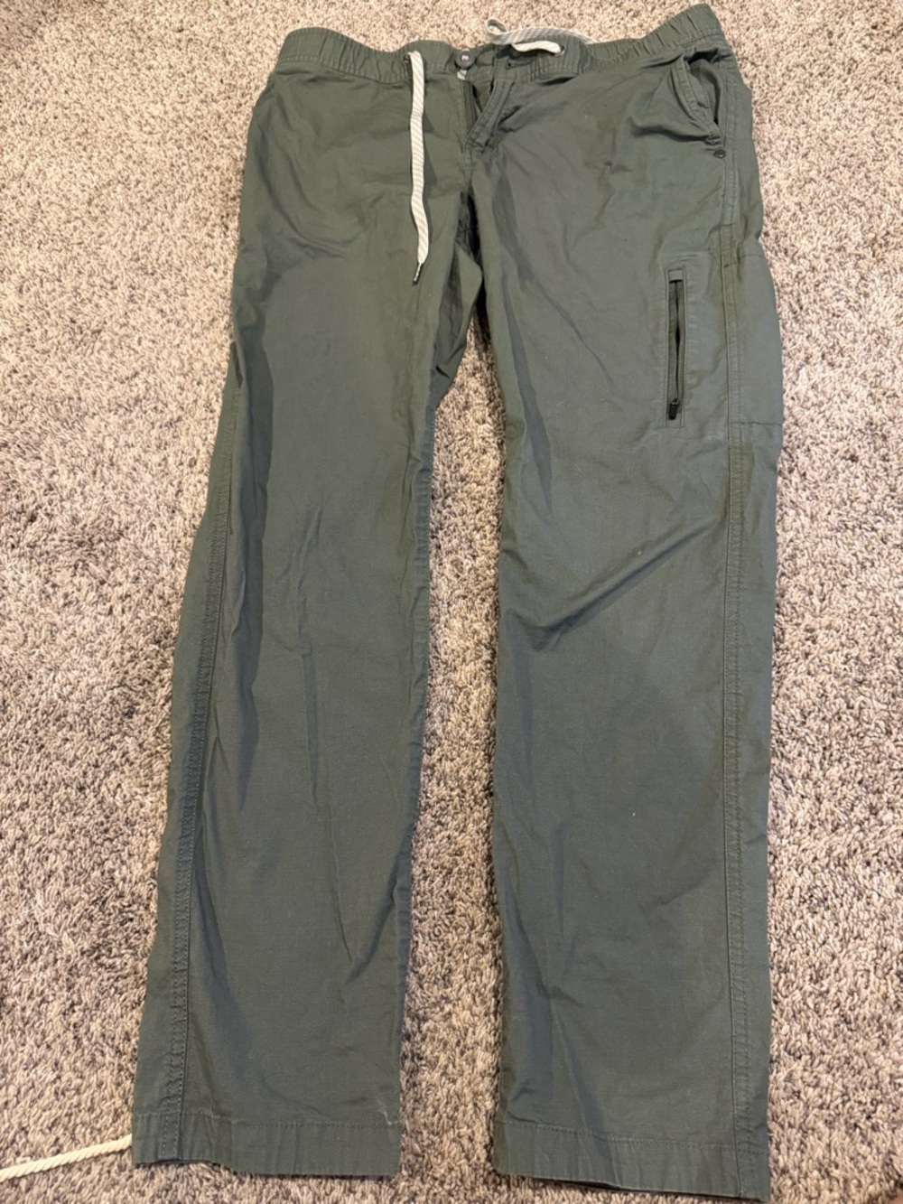 Vuori women’s Performance Pants – Olive Green – Size Large